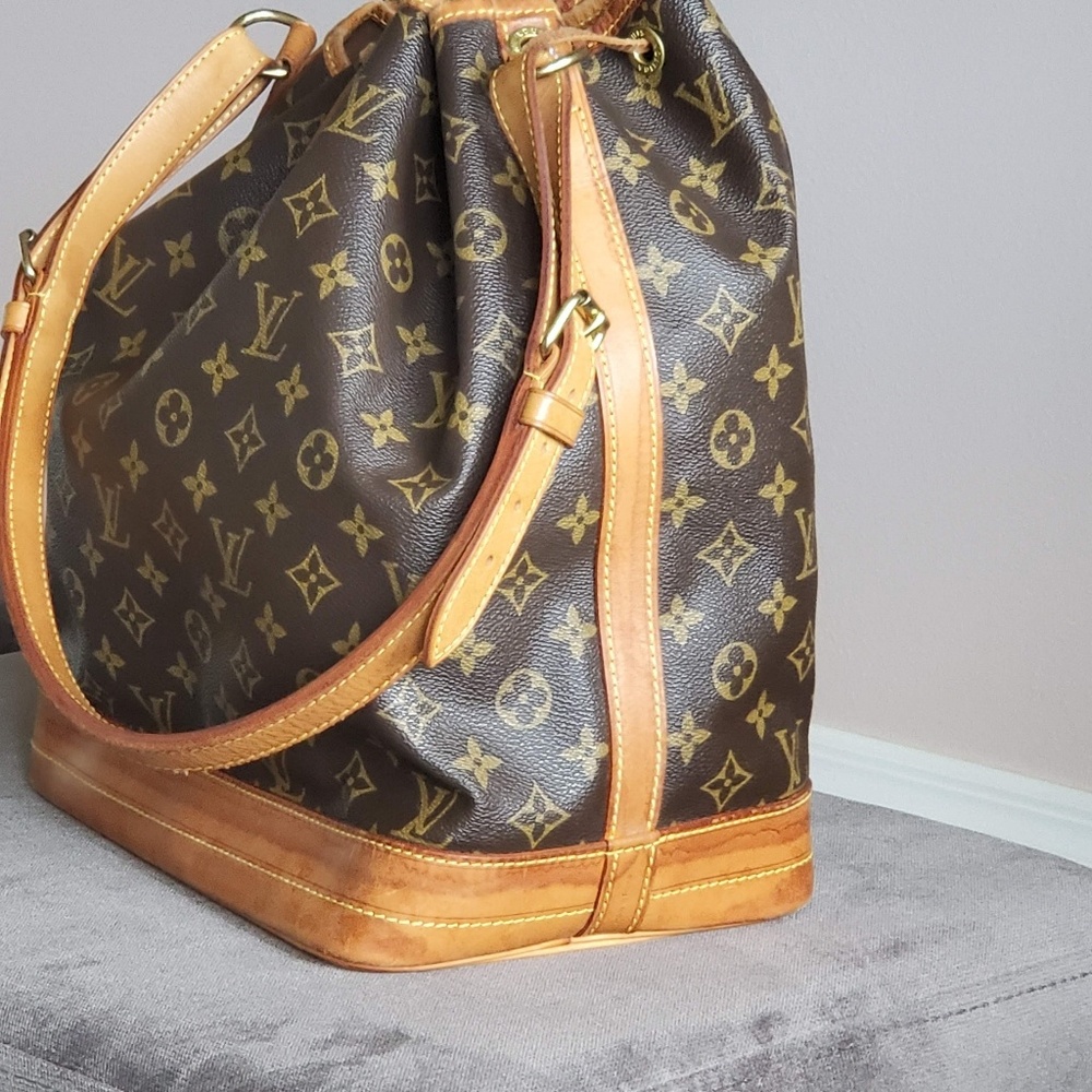 Authentic louis Vuitton Neo GM bag